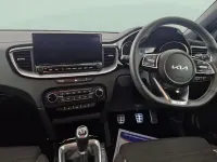 Begagnad Kia Ceed GT-Line 140 HK (102 kW) 2024 Röd Halvkombi