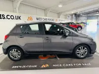 Used Toyota Yaris 99 HP (72 kW) 2014 Grey Hatchback
