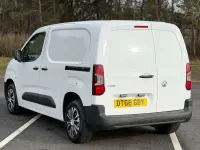 Second-hand Vauxhall Combo Edition 100 CP (73 kW) 2019 Alb Monovolum