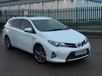 Used Toyota Auris Hybrid 2014 White Estate