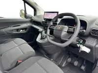 Nouă Vauxhall Combo 100 CP (73 kW) 2026 Alb Monovolum