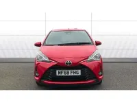 Używany Toyota Yaris 111 KM (81 kW) 2018 Czerwony Hatchback