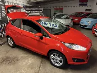 Gebraucht Ford Fiesta Zetec 82 PS (60 kW) 2015 Rot Kleinwagen