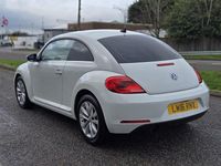 Używany VW Beetle Design 105 KM (77 kW) 2016 Biały Hatchback
