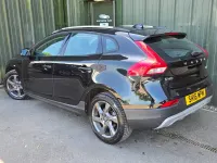 Käytetty Volvo V40 120 HP (88 kW) 2016 Musta Viistoperä