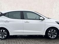 Used Hyundai i10 Advanced 65 HP (47 kW) 2023 White Hatchback