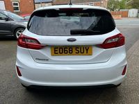 Używany Ford Fiesta Titanium 125 KM (91 kW) 2018 Biały Hatchback