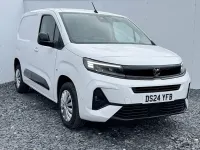 Second-hand Vauxhall Combo S 130 CP (95 kW) 2024 Alb Monovolum