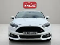 Usado Ford Focus ST 250 HP (183 kW) 2017 Branco Citadino