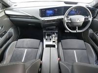 Used Vauxhall Astra GSe 225 HP (165 kW) 2023 White Hatchback