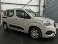 Używany Vauxhall Combo Design Edition 130 KM (95 kW) 2019 Szary Minivan