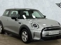 Usado Mini Cooper Classic 134 CV (98 kW) 2023 Plateado Utilitario