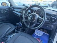 Used Mini ONE Classic 102 HP (75 kW) 2019 White Hatchback