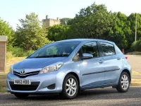 Used Toyota Yaris 99 HP (72 kW) 2013 Blue Hatchback