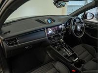 Used Porsche Macan 261 HP (191 kW) 2025 Grey SUV