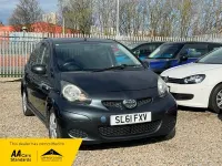 Usado Toyota Aygo 68 CV (50 kW) 2011 Gris Utilitario