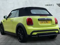 Usado Mini Cooper Exclusive 134 CV (98 kW) 2022 Amarillo Utilitario
