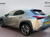 Usado Lexus UX 184 HP (135 kW) 2019 Prateado SUV