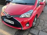 Used Toyota Yaris 69 HP (50 kW) 2015 Red Hatchback