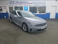 Usado VW Passat R-line 150 HP (110 kW) 2023 Cinzento Carrinha