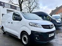 Second-hand Vauxhall Vivaro 120 CP (88 kW) 2023 Alb Monovolum