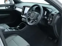 Używany Volvo XC40 Core 163 KM (119 kW) 2024 SUV