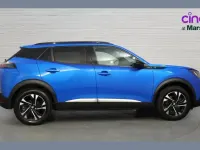 Usado Peugeot e-2008 Allure+ 100 kW (136 CV) 2023 Azul SUV