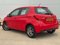 Used Toyota Yaris 99 HP (72 kW) 2015 Red Hatchback