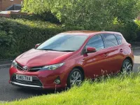 Usado Toyota Auris Hybrid 2015 Vermelho Citadino