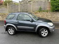 Begagnad Toyota RAV4 147 HK (108 kW) 2004 Grå SUV