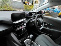 Used Peugeot 208 Allure+ 99 HP (72 kW) 2023 Yellow Hatchback