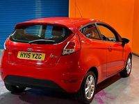 Used Ford Fiesta Zetec 100 HP (73 kW) 2015 Red Hatchback
