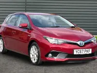 Used Toyota Auris Hybrid Business Edition 136 HP (100 kW) 2017 Red Hatchback