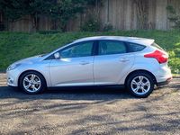 Usado Ford Focus Zetec 115 HP (84 kW) 2013 Prateado Citadino