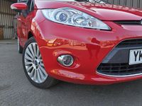 Usado Ford Fiesta Titanium 96 HP (70 kW) 2010 Vermelho Citadino