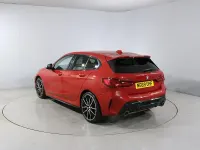 Usado BMW M135 M Sport 306 CV (225 kW) 2020 Rojo Utilitario