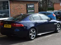 Używany Jaguar XE R-Sport 240 KM (176 kW) 2016 Niebieski Sedan/Limuzyna