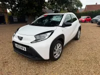 Used Toyota Aygo X PURE 70 HP (51 kW) 2023 White SUV