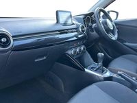 Usado Mazda 2 75 HP (55 kW) 2022 Branco Citadino