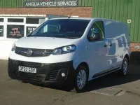 Used Vauxhall Vivaro S 100 HP (73 kW) 2022 White MPV