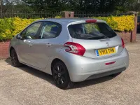 Używany Peugeot 208 Access 82 KM (60 kW) 2013 Srebrny Hatchback