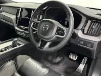 Used Volvo XC60 R-Design 250 HP (183 kW) 2021 Black SUV