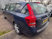 Begagnad Kia Ceed 2011 Blå Halvkombi