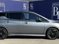 Begagnad Nissan Leaf N-Connecta 110 kW (150 HK) 2023 Grå Halvkombi