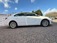 Used Vauxhall Insignia Design Edition 170 HP (125 kW) 2016 White Hatchback