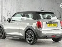 Usado Mini Cooper Classic 134 HP (98 kW) 2019 Cinzento Citadino