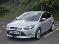 Begagnad Ford Focus Zetec 2013 Silver Halvkombi