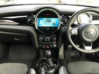 Used Mini Cooper Hatch 134 HP (98 kW) 2021 Red Hatchback
