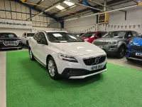 Used Volvo V40 2018 White Hatchback