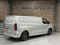 Begagnad Ford Transit Custom Limited 150 HK (110 kW) 2024 Silver Van